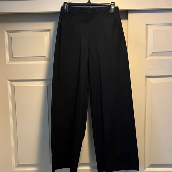 Old Navy wide leg pants with pockets - Picture 1 of 3